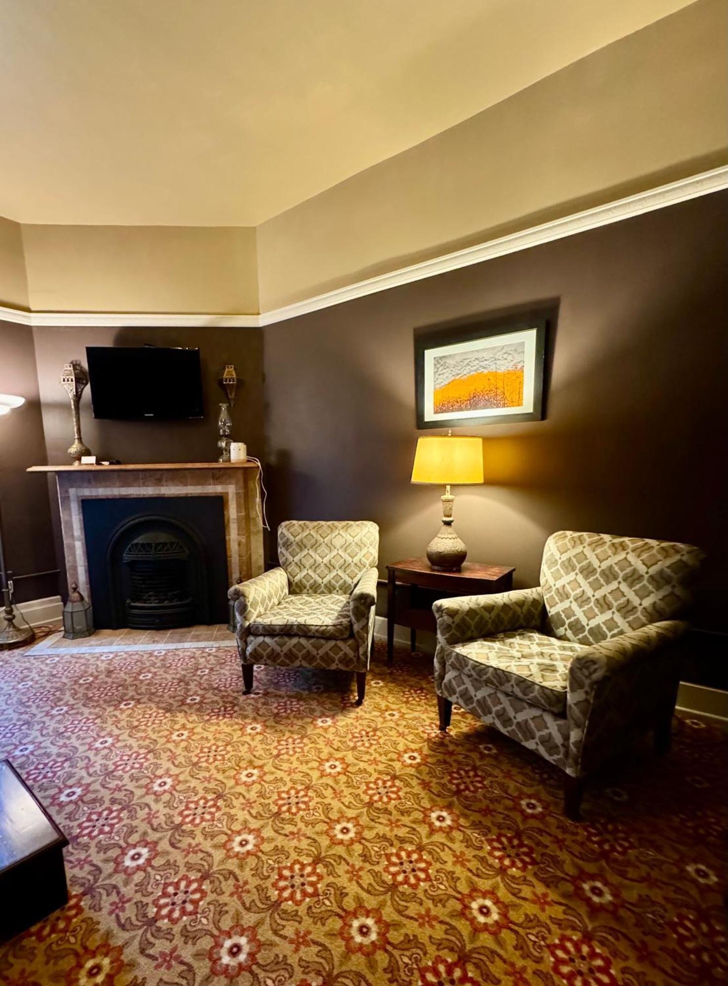 The Edwards Waterhouse Inn Fredonia Экстерьер фото